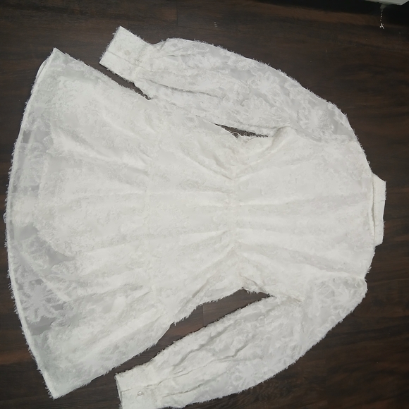 Elegant White Long Sleeve Lace Dress - Picture 4 of 8